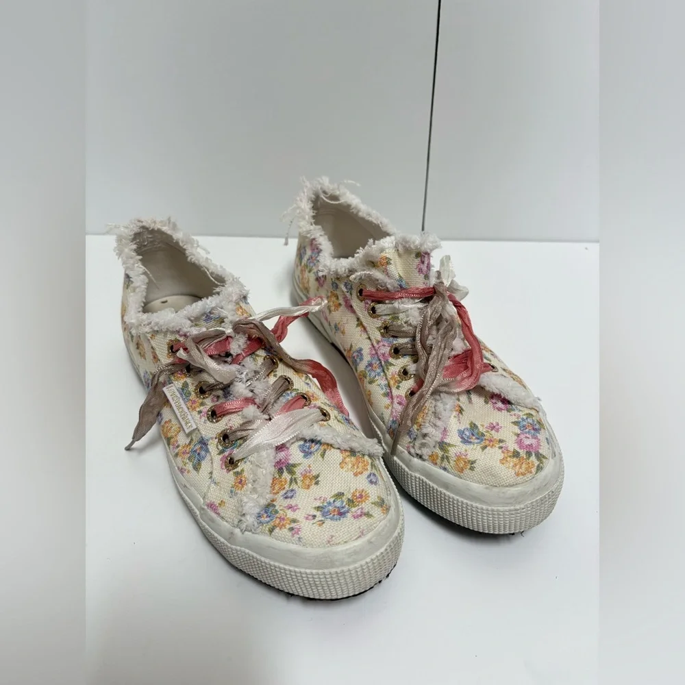 Superga White Floral Canvas Low Top Lace-Up Sneakers Logo Accent Rubber Sole 9.5
